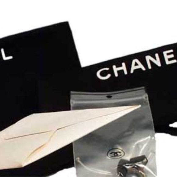 CHANEL PUMPS, Sz 7.5B, HEEL 3 ¼ inch, CHANEL NAME EMBOSSED ON HEEL BACKS, MADE - Picture 4 of 12